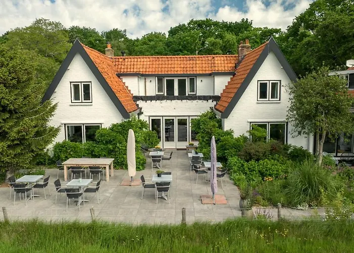 Hotel De Hazelaar 3*