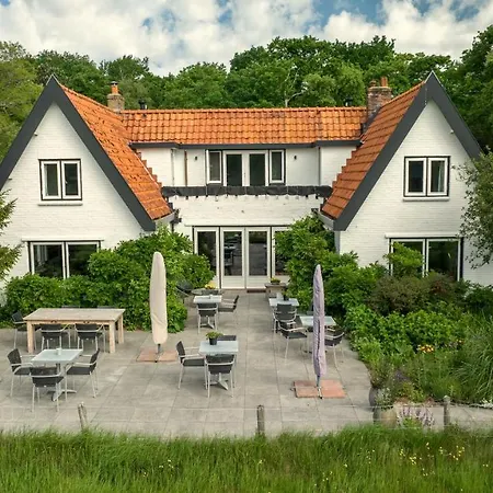 Hotel De Hazelaar 3*